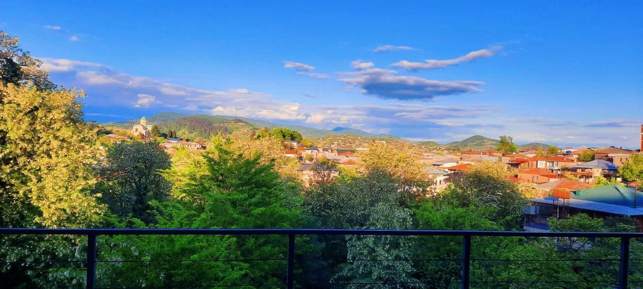 Inaisi Hotel Kutaisi Exterior foto