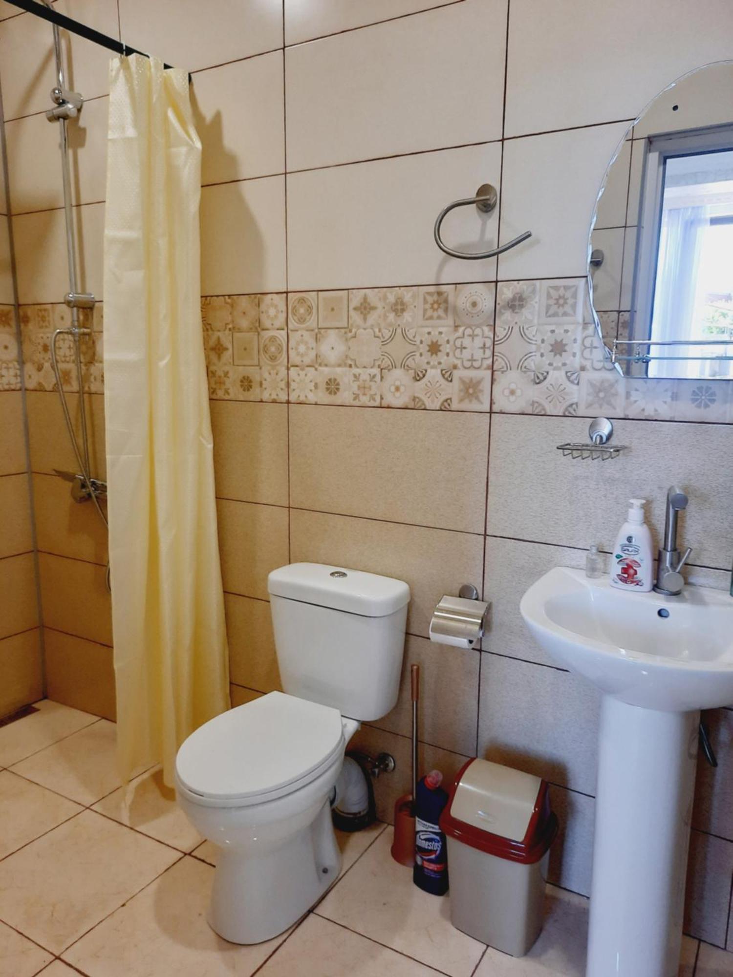 Inaisi Hotel Kutaisi Habitación foto