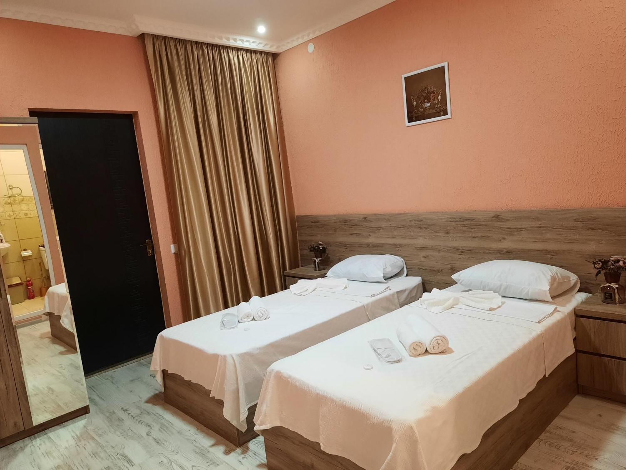 Inaisi Hotel Kutaisi Habitación foto